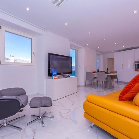 Yellow View Apartment - Happy Rentals ロンコ・ソプラ・アスコナ エクステリア 写真